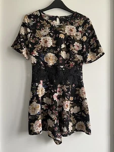 NEW LOOK FLORAL PLAYSUIT WITH LACE DETAIL - UK PETITE SIZE 8 - Picture 1 of 1
