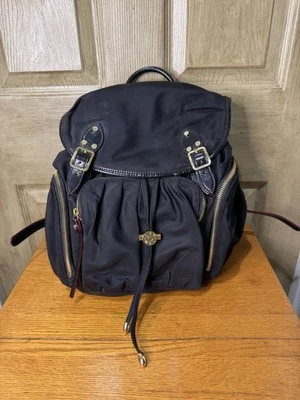 Mochila MZ Wallace Marlena - Nylon negro y cuero, interior rojo y detalles Foto 1 de 4