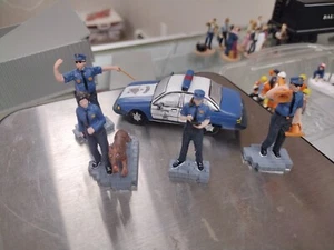 Hawthorne Village "To Serve And Protect" Set 5 - Picture 1 of 6