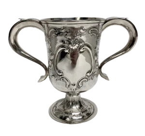 English Sterling Silver Vase / Trophy in Repousse Design from the 19th Century - Picture 1 of 7