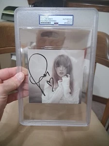 Taylor Swift Firmado Poetas Torturados CD Inserto PSA Encapsulado Losa ¡Con CORAZÓN!! - Imagen 1 de 5