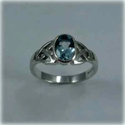 Anillo de compromiso de diamantes y aguamarina natural de 1,60 quilates de oro blanco sólido de 14 quilates Foto 1 de 4