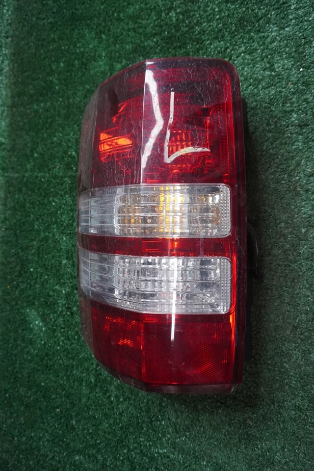 2009 2010 2011 2012 JEEP FREEDOM ВОДИТЕЛЬ СТОРОНЕ ЛЕВЫЙ ЗАДНИЙ ФОНАРЬ OEM 55157347AC - Изображение 1 из 4