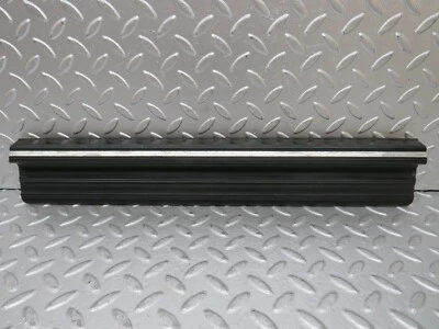 ⚙27897⚙ Mercedes-Benz W123 280E acabamento de soleira traseira esquerda preto - Imagem 1 de 4