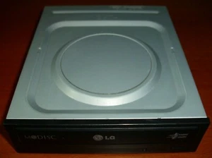 Grabadora Multi DVD ±RW +R doble capa DVD-RAM, 24x/18x/16x/12x 5.25" LG GH24NS90 - Imagen 1 de 3