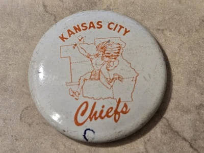 复古 1 英寸圆形 20 世纪 60 年代堪萨斯城队长足球胸针纽扣 AFL NFL LAR LU 线 — 第 1/3 张图片