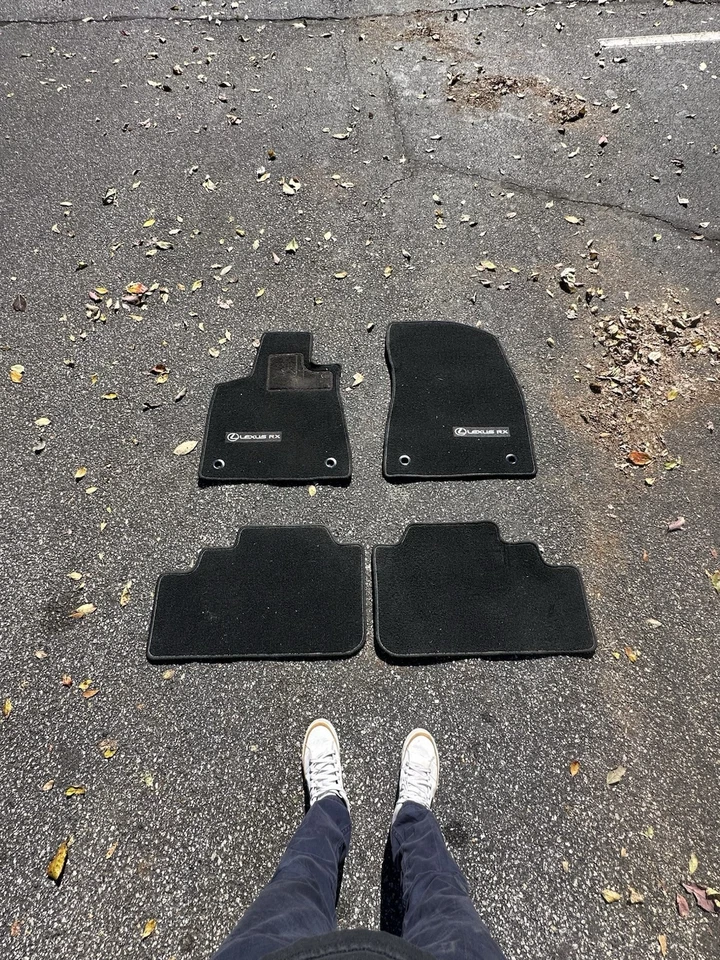 JUEGO ALFOMBRILLAS LEXUS RX350 ALFOMBRILLAS DELANTERAS TRASERAS NEGRAS 2009-2012 Foto 1 de 1