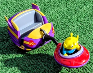 Disney Parks Toy Story Land Alien wirbelnde Untertassen Fahrt Rückzugfahrzeug Spielzeug GUC - Bild 1 von 6