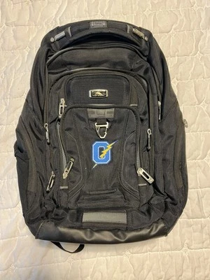 大号深灰色 High Sierra 背包。 电脑套 正面有“O”标志。 — 第 1/4 张图片