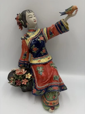 "Estatuilla china de pájaro de 9,5"" T de cerámica de porcelana de Wucai Shiwan dama sosteniendo" Foto 1 de 4