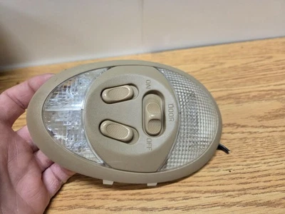 Saturn L200 L300 2000-2005 conjunto de luces domo lámpara de luz de puerta beige ¡ENVÍO GRATUITO! Foto 1 de 4