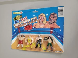 Paquete de luchadores de acción WWF de 1990 tiene desgaste - Imagen 1 de 3