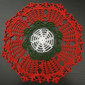28 cm, 11“, Red, White, Green, Christmas, Holiday, Crochet, Doily, ogrc30, #640 - Picture 1 of 5