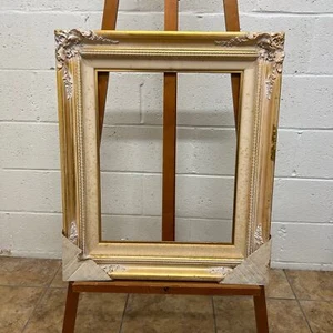Levin Company frame, wood, gilt wash, composition matter moulding - Picture 1 of 6