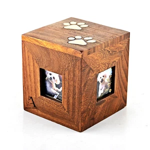 Urna de madera conmemorativa para mascotas con 4 ranuras para fotos e incrustación de latón con pata urna de recuerdo pequeña - Imagen 1 de 8