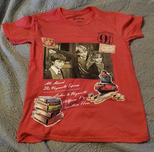 Harry Potter Red Short Sleeve Platform 9 3/4 Gryffindor Youth Size M T shirt - Picture 1 of 3