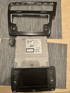 VOLKSWAGEN GOLF 2013-17 MK7 HEAD UNIT MIB1 INFOTAINMENT SYSTEM, SCREEN WITH TRIM - Picture 1 of 7