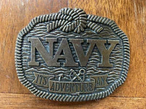 Vintage US NAVY "Its An Adventure" Gürtelschnalle Seil Wellen Anker - Bild 1 von 2