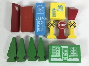 Konvolut 13 Stück Zubehör Bäume Schilder Blöcke Thomas der Panzer Brio Holz - Bild 1 von 8