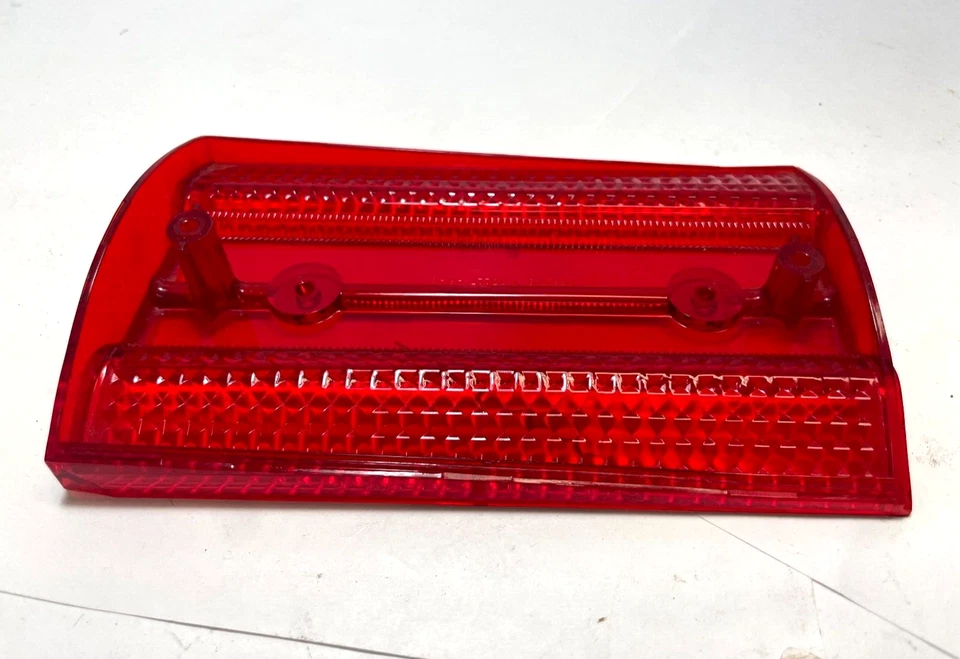 Lente de luz trasera interior lateral izquierda deportiva Plymouth Fury III 1968 2809155 nueva en stock Foto 1 de 4