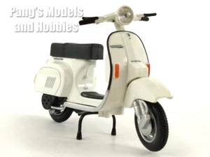 4 Inch Vespa PK 125 S Automatica Scooter 1/18 Scale Diecast Model - Maisto WHITE - Picture 1 of 12