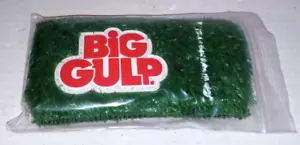 7 Eleven Big Gulp Astro Turf Drink Koozie - Football Turf Koozie - Ottimo - Foto 1 di 6