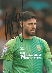 NORTHAMPTON TOWN: TOM KING SIGNED 6x4 ACTION PHOTO + COA - Bild 1 von 1