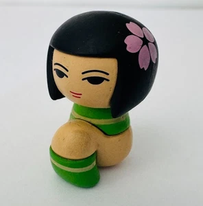 Muñeca Kawaii Kokeshi japonesa vintage Waiting Sassy Girl decoración del hogar - Imagen 1 de 7