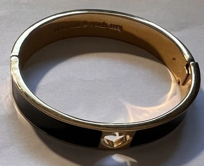 Brazalete Brazalete Kate Spade Esmalte Negro y Dorado Bisagras Agujero Punzón 6 y 3/4" Foto 1 de 4