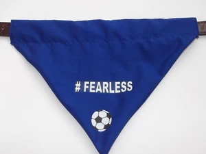 PAÑUELO DE PERRO HECHO A MANO CON TEMÁTICA DE FÚTBOL REAL ~ Deslizante en cuello - Imagen 1 de 3