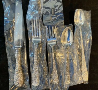 JUEGO DE CUBIERTOS STIEFF ROSE PLATA ESTERLINA PARA 4 POR 5 PIEZAS 4, 8 O 12 JUEGOS Foto 1 de 3