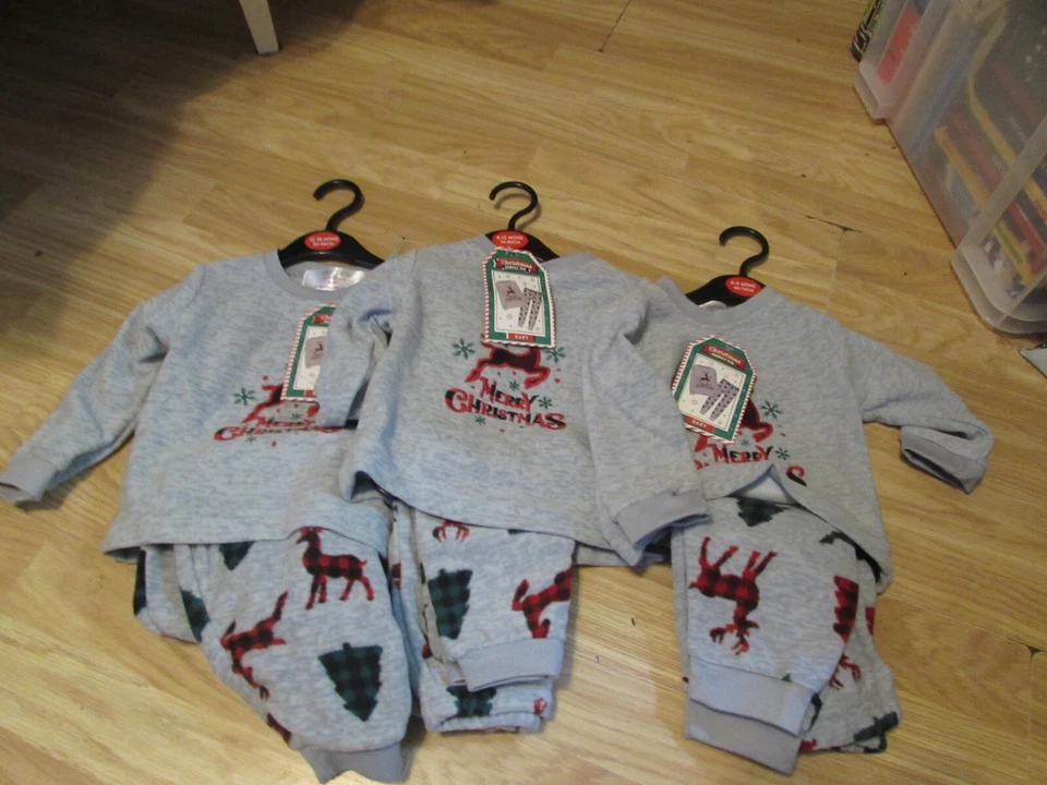 B&M CHILD'S GREY CHRISTMAS/REINDEER THEMED 2 PIECE PYJAMA SET IN SIZES 6-18 MONTHS