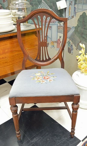 ANTIQUE QUEEN ANNE SIDE CHAIR Cover
