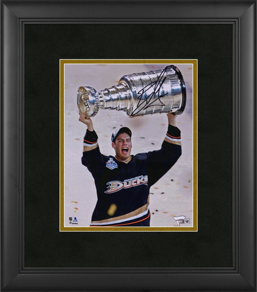 Foto de copa levantadora firmada 8x10 de Ryan Getzlaf Anaheim Ducks enmarcada Foto 1 de 1