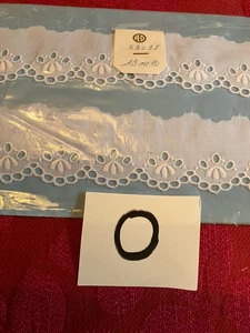 13,80 mètres de broderie anglaise (réf. O). - Photo 1/2