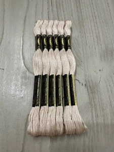 Shell Cream #543 DMC Mouline Special 25 filo da ricamo 8M lotto di 6 - Foto 1 di 4