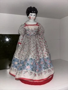 Bambola vintage 12 in Cina porcellana testa mani piedi vestito corpo morbido come nuova - Foto 1 di 11