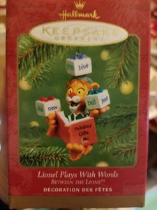 2001 Hallmark Ornament Lionel spielt mit Worten PBS Kinder zwischen den Löwen neu im Karton NEU - Bild 1 von 2