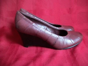 ZAPATOS DE CUERO BLANCO MONTAÑA CUÑAS TACONES COLOR BORGOÑA TALLA 9 M - Imagen 1 de 8