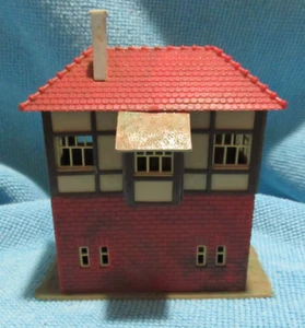 Kit Construido Escala HO Patio Torre Ladrillo y Media Madera  - Imagen 1 de 10