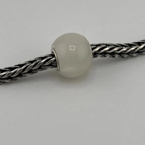 TROLLBEADS weiße runde Mondstein Perle TSTBE-00017 - Bild 1 von 4