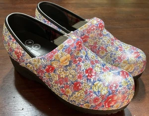 Zuecos de trabajo Skechers florales multicolores antideslizantes zapatos cómodos para mujer talla 11 - Imagen 1 de 11