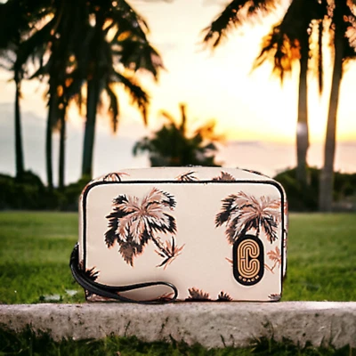 NOVO COM ETIQUETAS_COACH_Caixa Cosmética_Pulseira com Estampa de Palmeira Tiki_Pêssego e Preto_ 89980 - Imagem 1 de 2