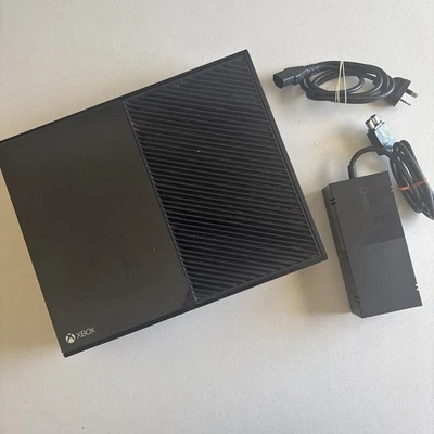 Microsoft Xbox One 500GB Console Model 1540 For Parts/Repair - Won’t Read Discs - image 1 of 4