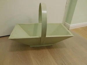 Holzkorb, massive Ausführung, dekorativ,Zustand sehr gut, grün - Bild 1 von 4