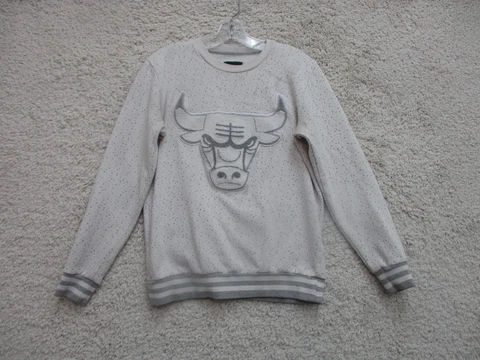 Chicago Bulls Sweater Small Adult Beige NBA Pullover Embossed Logo Casual Mens S Cover