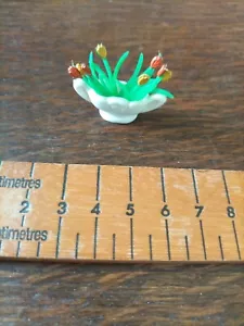 VINTAGE DOLLS HOUSE LUNDBY BARTON VASE OF TULIPS 1/16TH SCALE VGC UNUSED - Picture 1 of 4