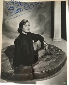 GREER GARSON - AUTOGRAPHED 10 x 8 PUBLICITY PHOTOGRAPH - Bild 1 von 1