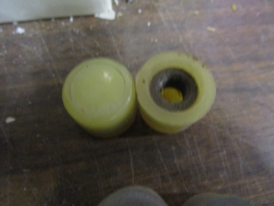 Par de puntas de crema con tornillo de martillo Safe-T-Grip pequeño NOS EE. UU. 1" de diámetro Foto 1 de 1