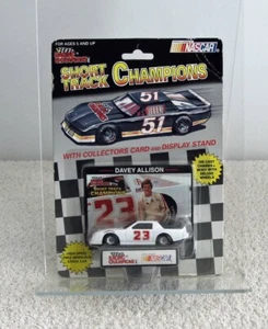 Coche diecast Davey Allison #23 Short Track Champions NASCAR 1993 1:64 nuevo en caja - Imagen 1 de 2